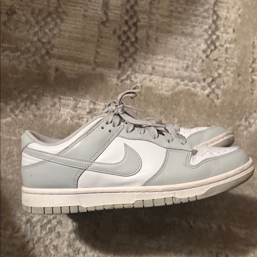 Nike Low Dunk white and gray women’s size 8 sneakers 👟 - Picture 5 of 6